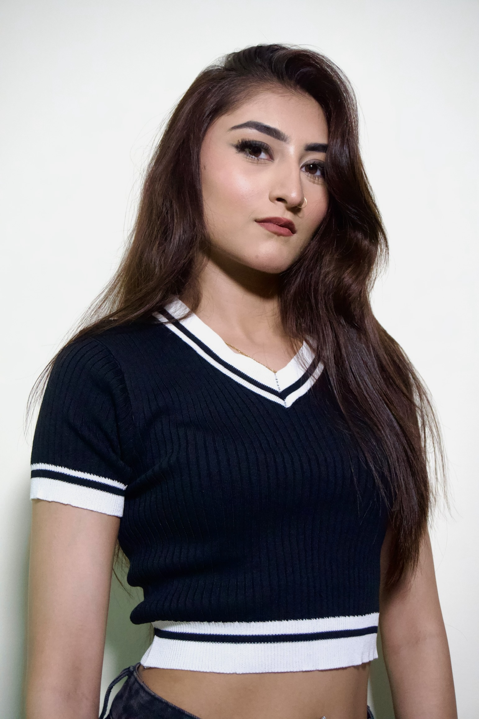 V Neck Crop Shirt - Image 2