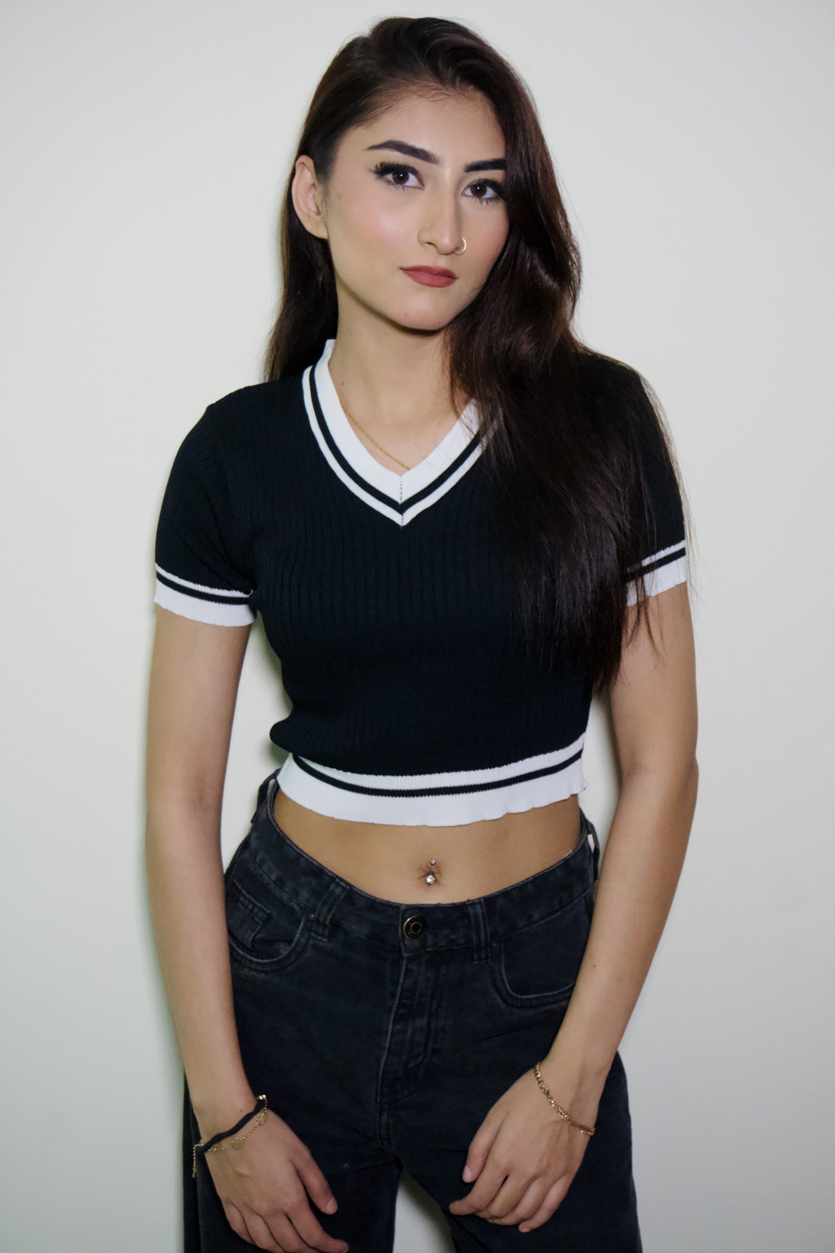 V Neck Crop Shirt - Image 3